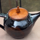 Tenmoku teapot with wooden lid